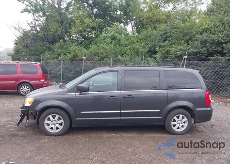 2012 Chrysler Town & Country Touring z USA, uszkodzony, nr VIN 2C4RC1BG6CR286526